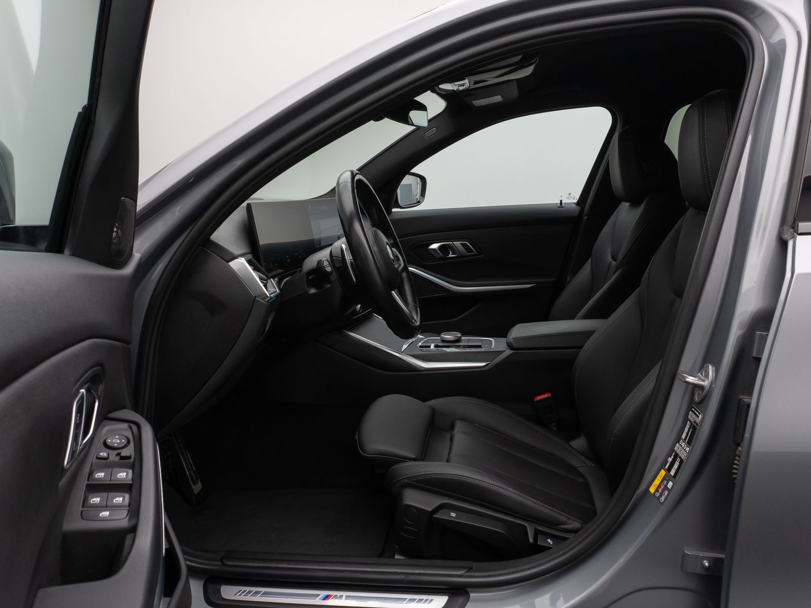 Fahrzeugabbildung BMW 330e M Sport Kamera HUD DAB H/K DrivAssis 19Zoll