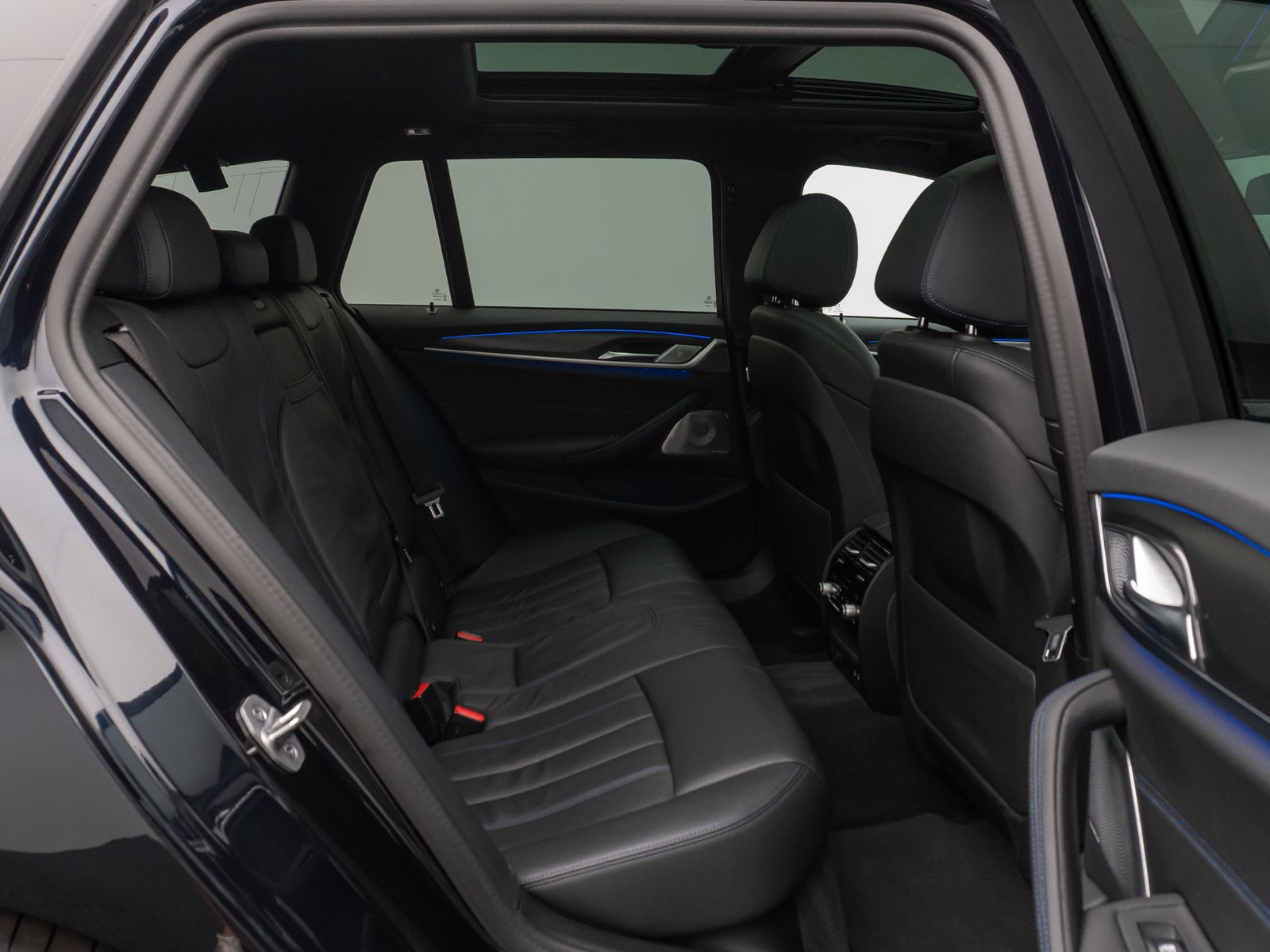 Fahrzeugabbildung BMW 540d xD M Sport Panorama DAB B&W Fernlichtassist