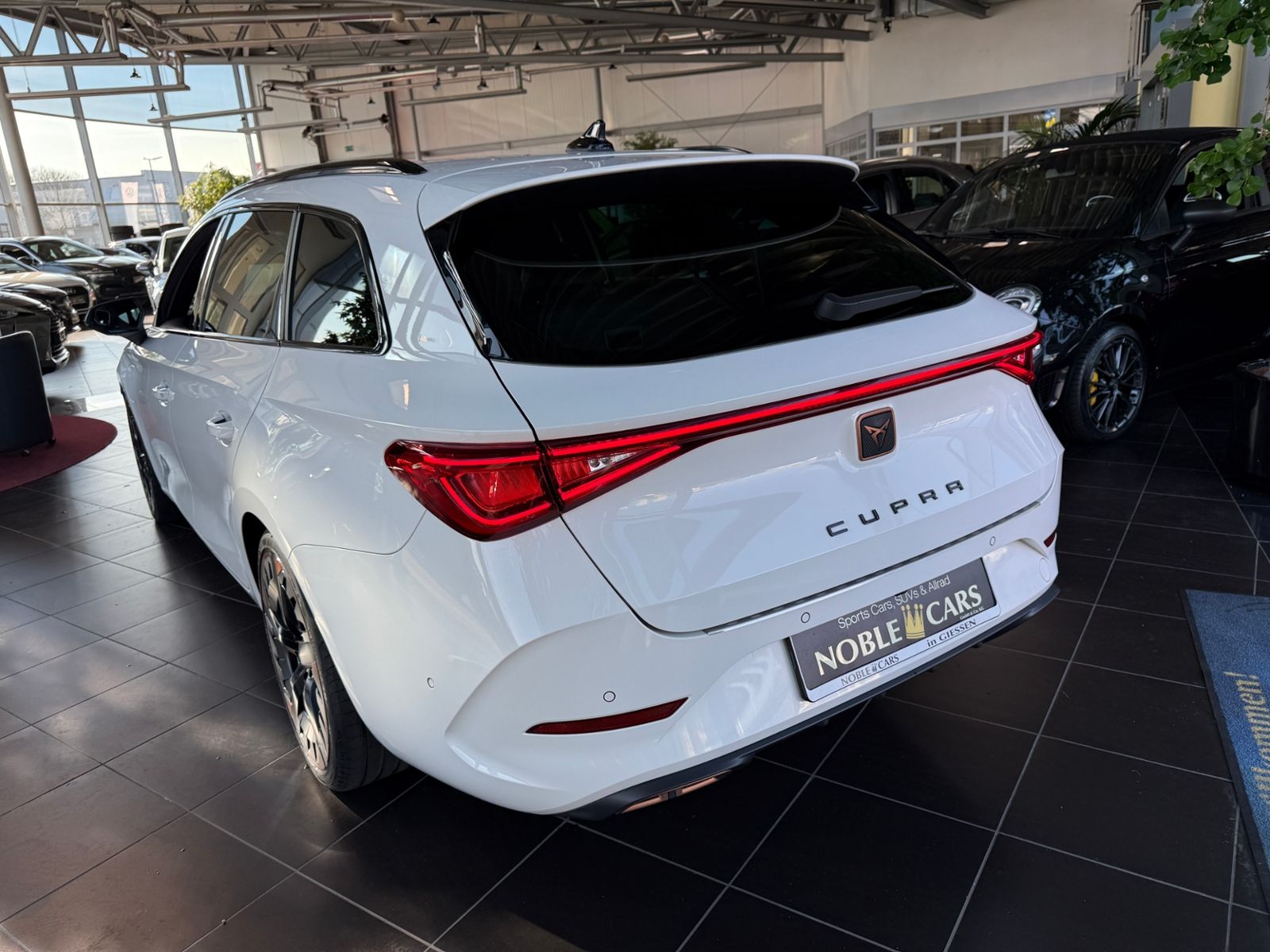 Fahrzeugabbildung CUPRA Leon Sportstourer VZ e-Hybrid ACC LED NAV 19"