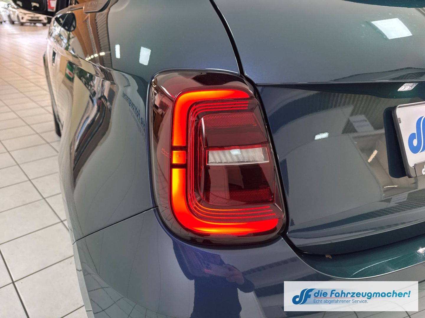 Fahrzeugabbildung Fiat 500 e Icon Navi Digitales Cockpit Memory Sitze A
