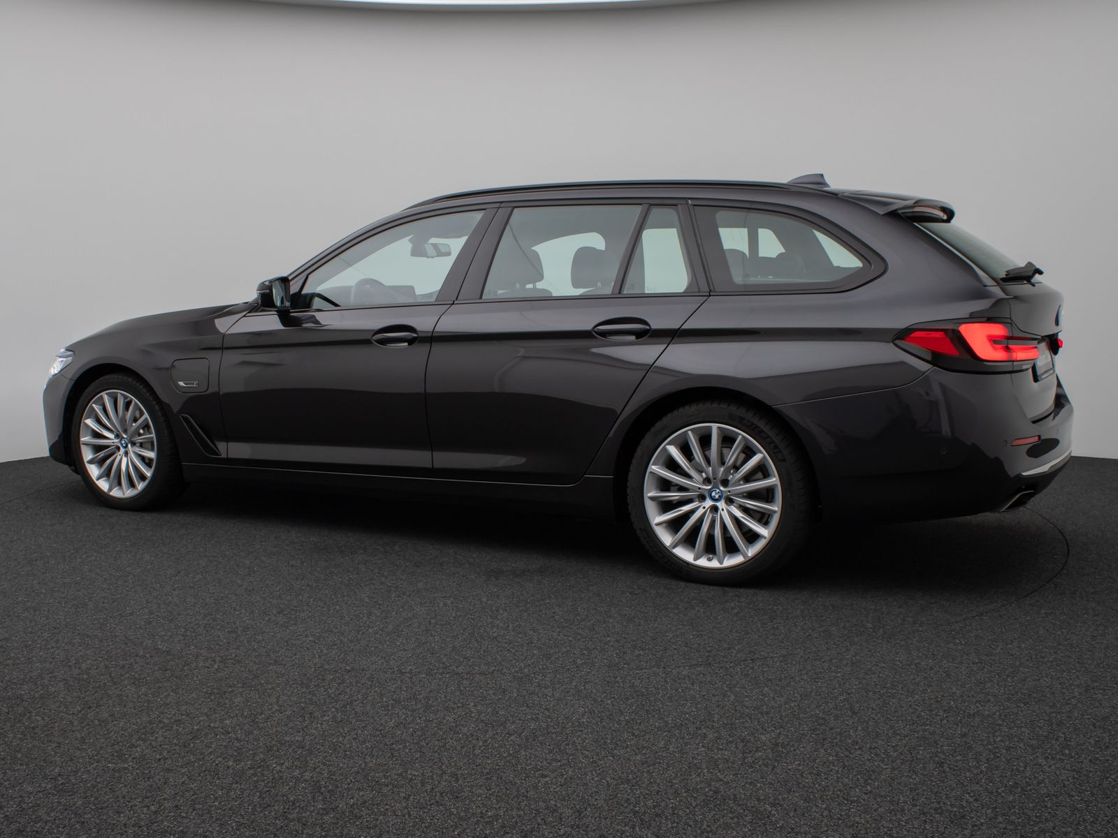 Fahrzeugabbildung BMW 530e LuxuryLine Kamera Laser HUD DAB H/K Komfort