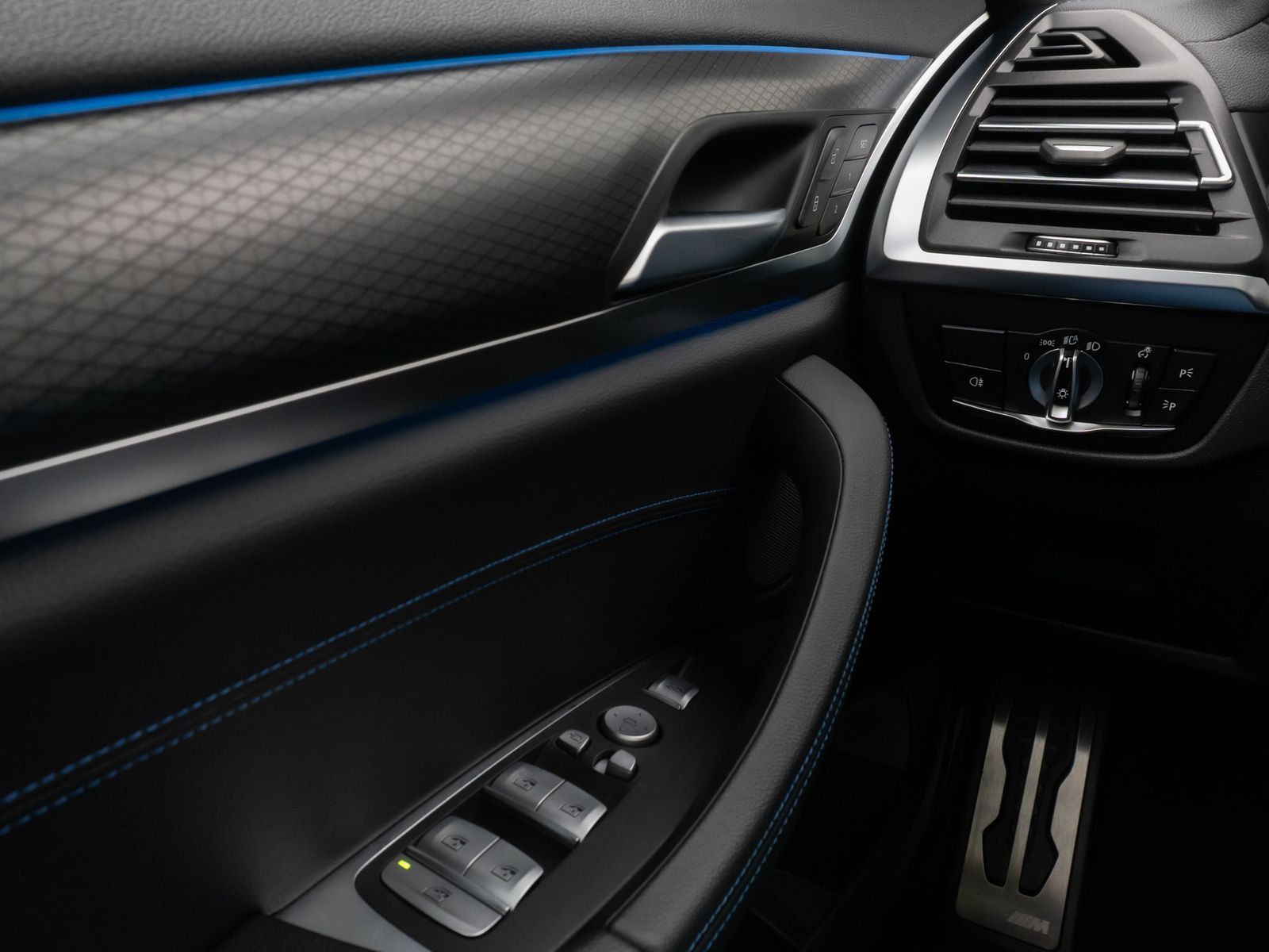 Fahrzeugabbildung BMW iX3 Impressive M Sport Panorama 360°HUD DAB H/K