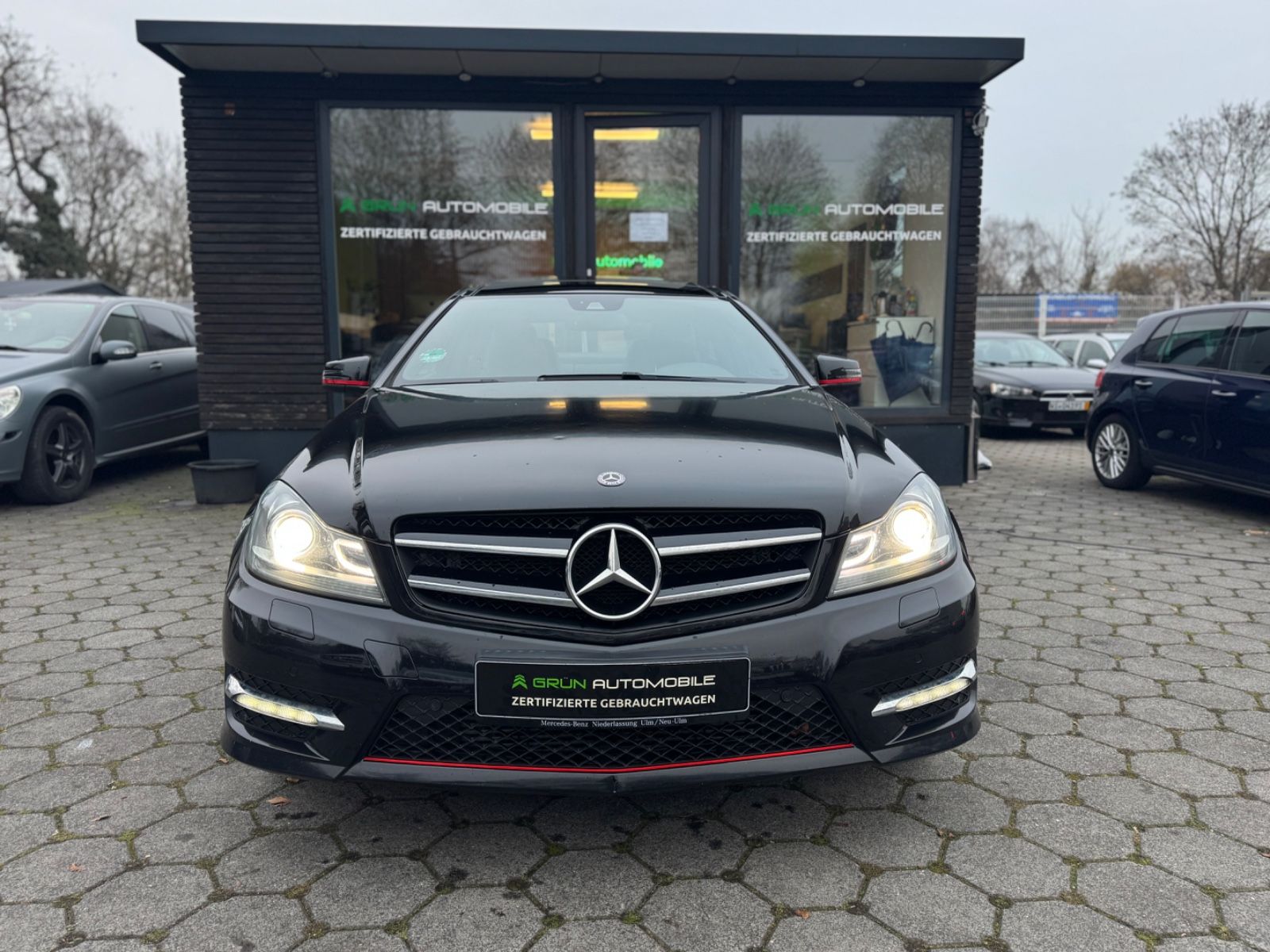Fahrzeugabbildung Mercedes-Benz C 180 C -Klasse Coupe AMG-Line*Pano*Kamera*LED