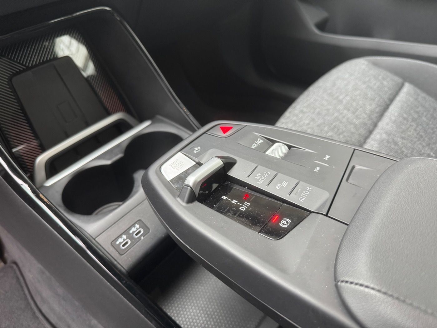 Fahrzeugabbildung BMW X1 sDrive18i AHK/AdaptLED/KomfZug/RFK/DrivAssi