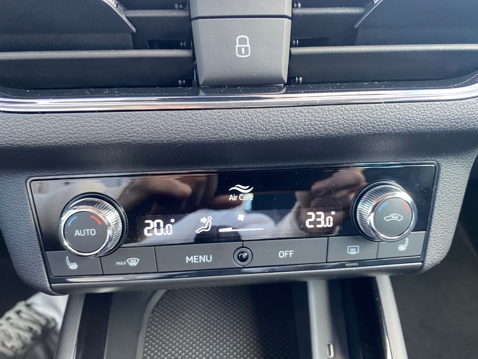 Fahrzeugabbildung SKODA Scala 1.0l TSI TOUR LED*AHK*5 JahreGarantie*GRA