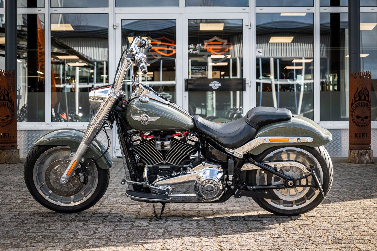 Fahrzeugabbildung Harley-Davidson FLFBS Fat Boy Softail 114 - Jekill & Hyde -