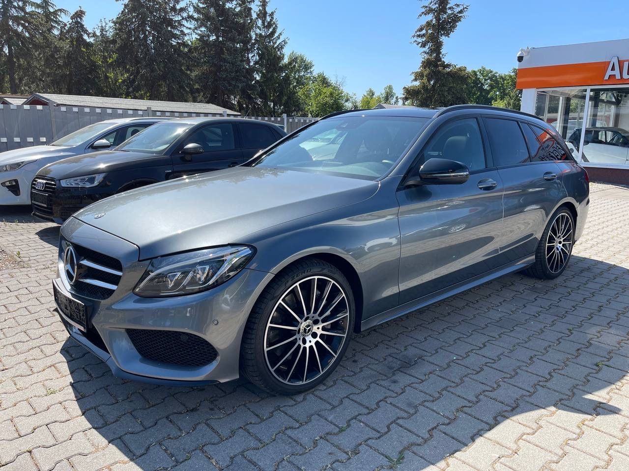Fahrzeugabbildung Mercedes-Benz C 250 CGI T AMG*Panorama*Totwinkel*AHK*Kamera*