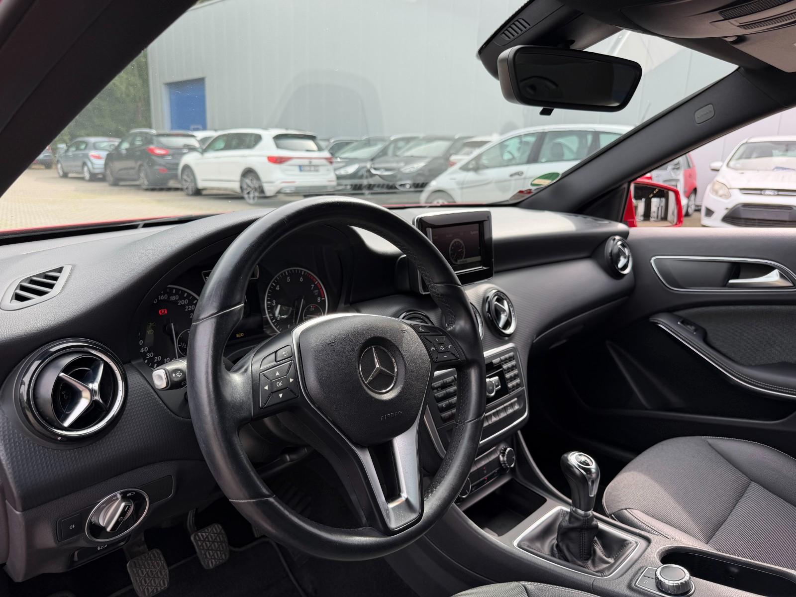 Mercedes-Benz A 180 BlueEfficiency Garantie *Navi*PDC*Bi Xenon