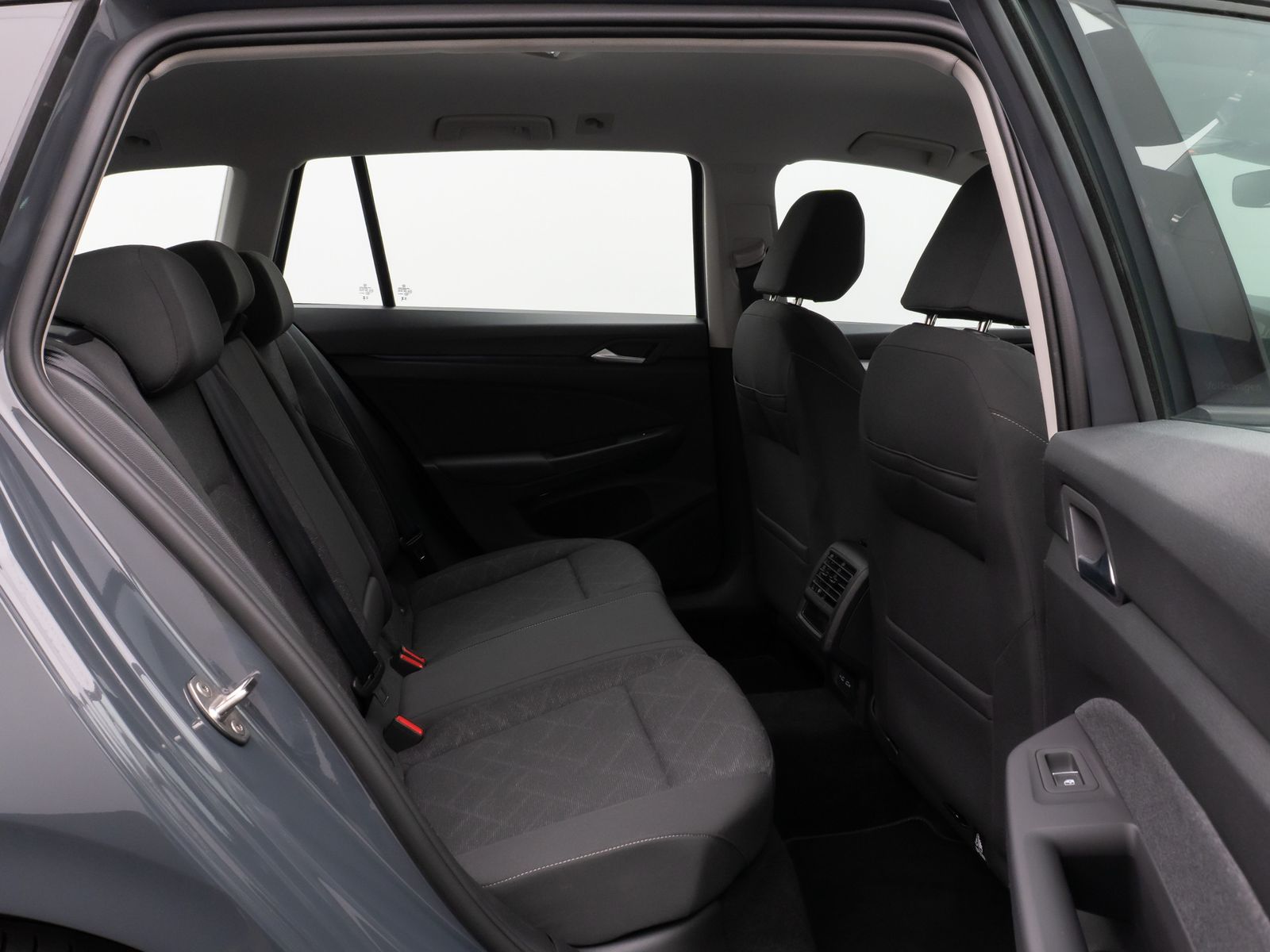 Fahrzeugabbildung Volkswagen Golf VIII Life 2.0 TDI SCR DSG HUD Kamera Lnkrhz