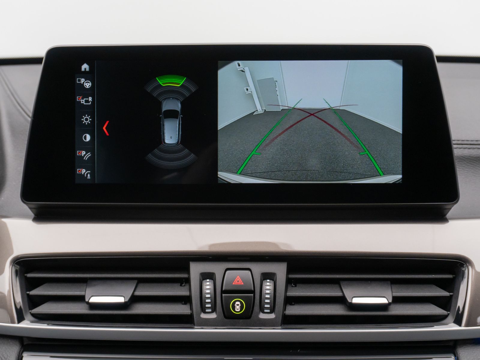 Fahrzeugabbildung BMW X1 xD20i xLine Kamera Lenkrhzg Navi+HUD DAB HiFi