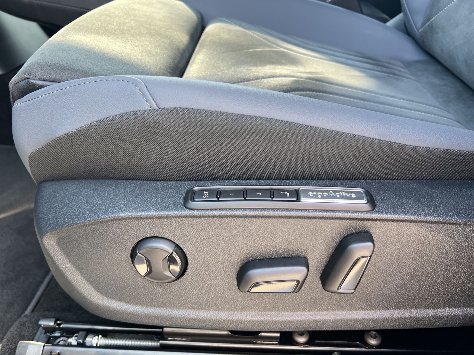 ID.4 Pure Performance*IQ.Light*ACC*RearView*Navi