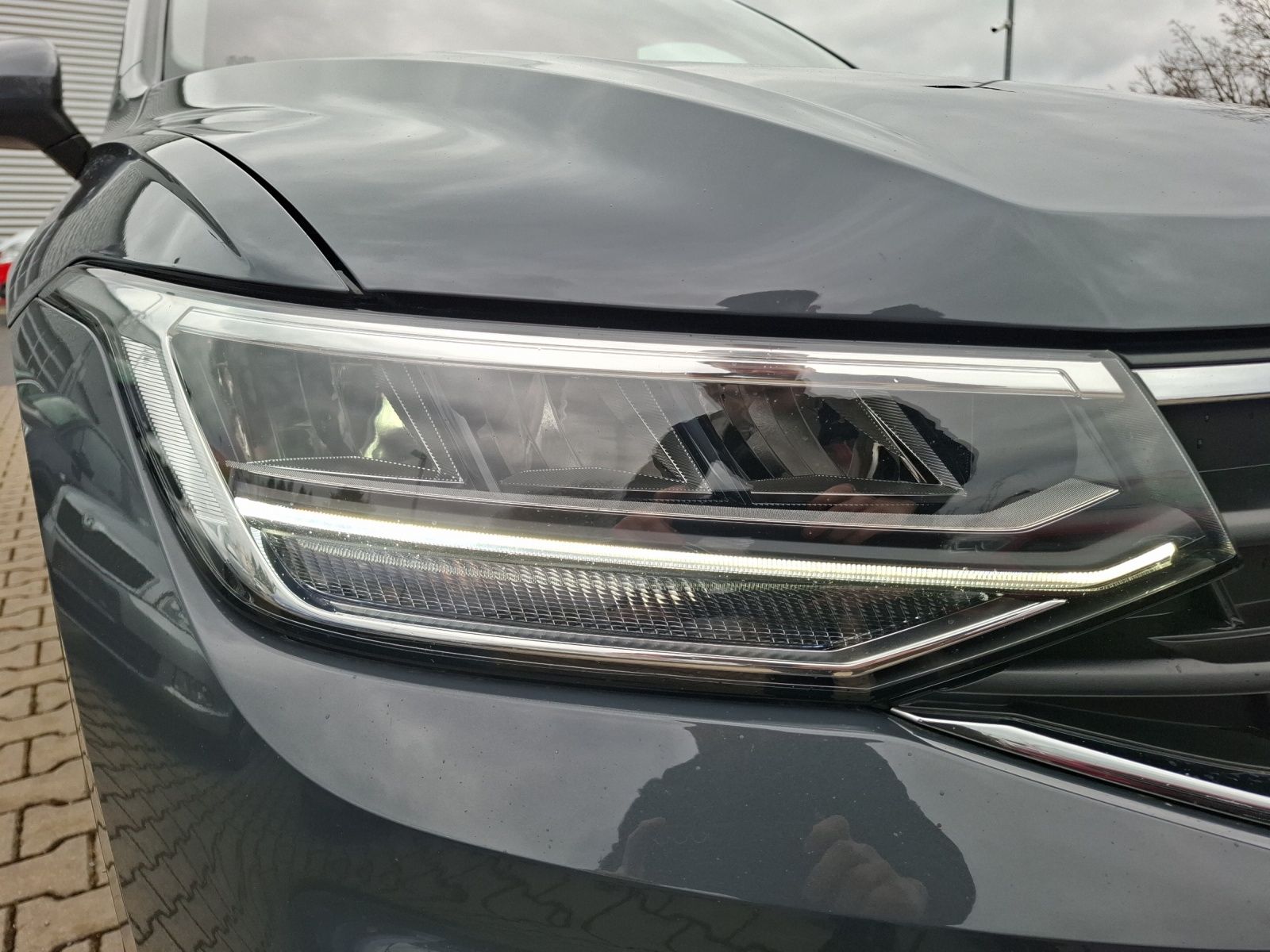 Fahrzeugabbildung Volkswagen Tiguan TSI Active LED Navi ACC RFK SH 18"