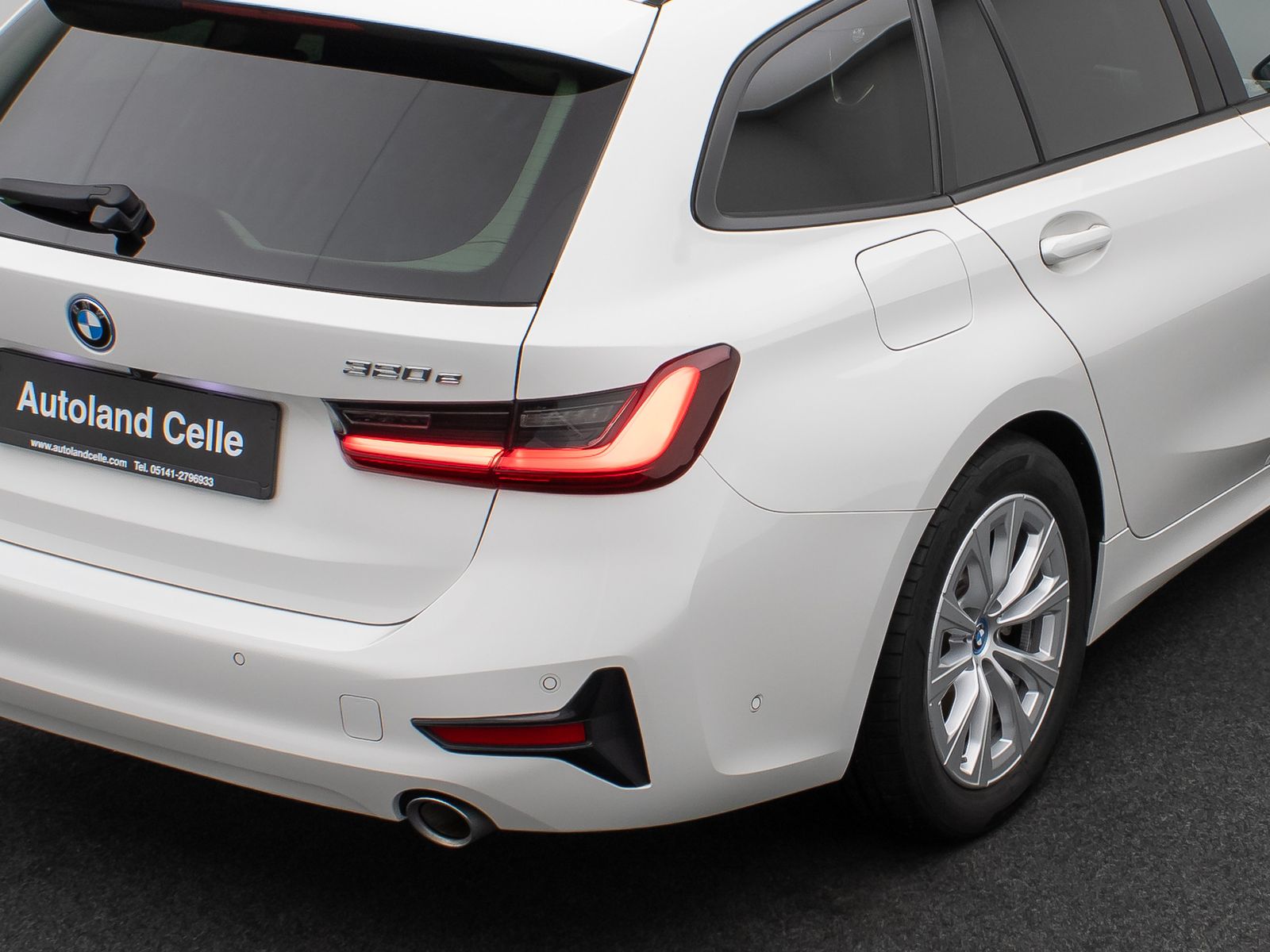 Fahrzeugabbildung BMW 320e  Kamera Laser HUD DAB HiFi Komfort Alarm