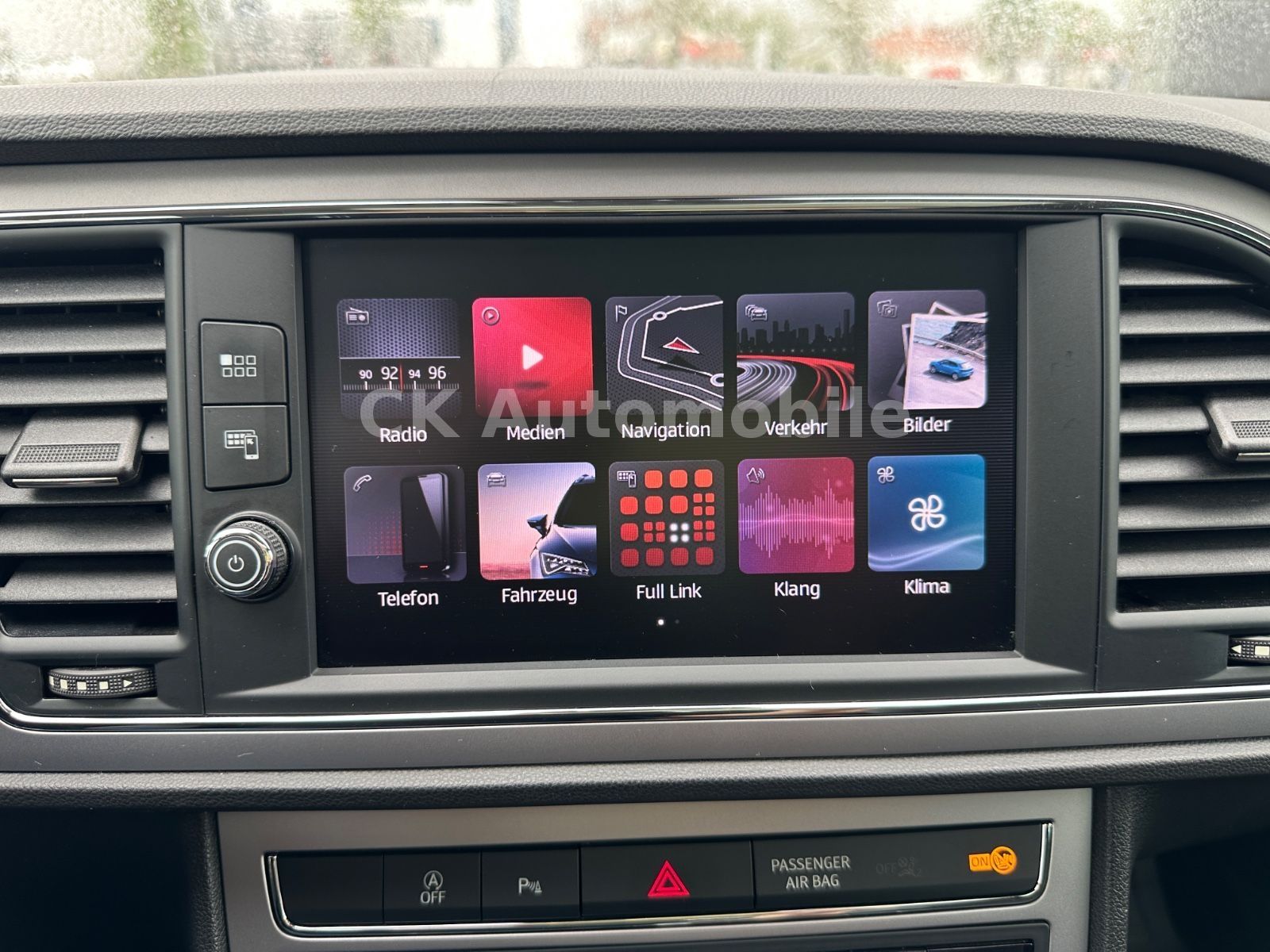 Fahrzeugabbildung SEAT Leon ST Style Automatik/Navi/Pano/Klimaa/LED/AHK