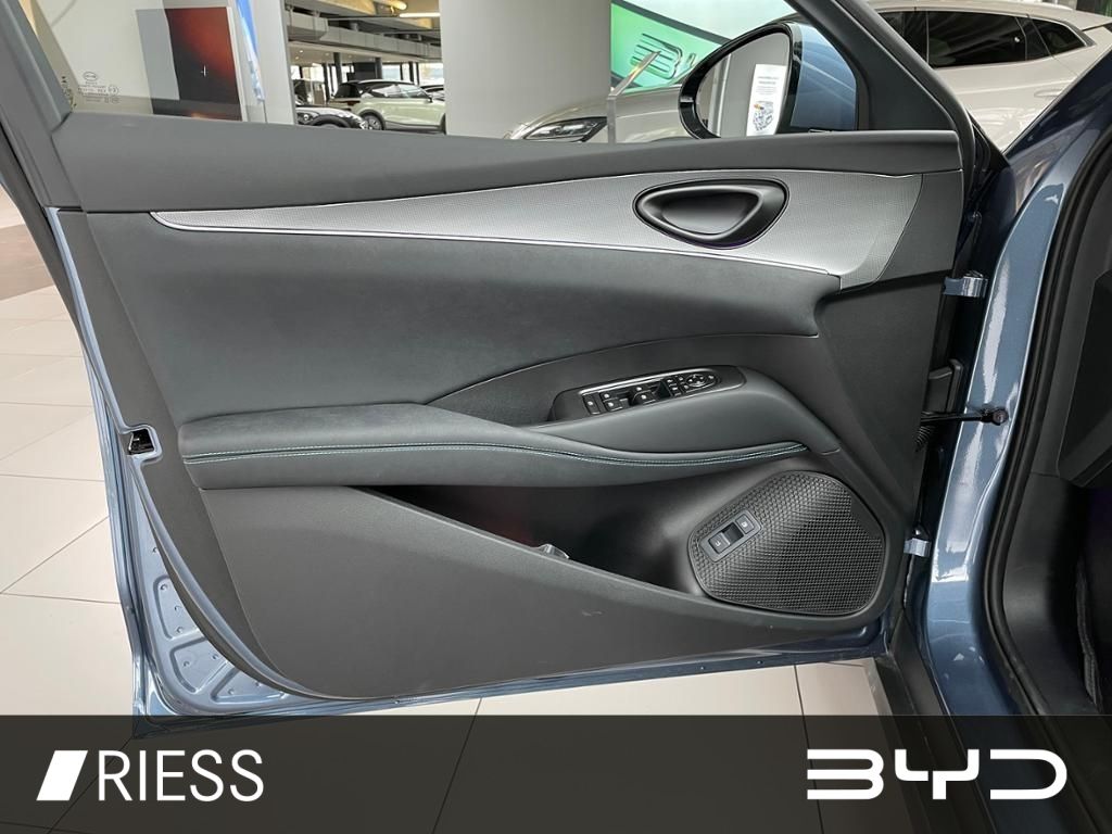 BYD SEAL 6