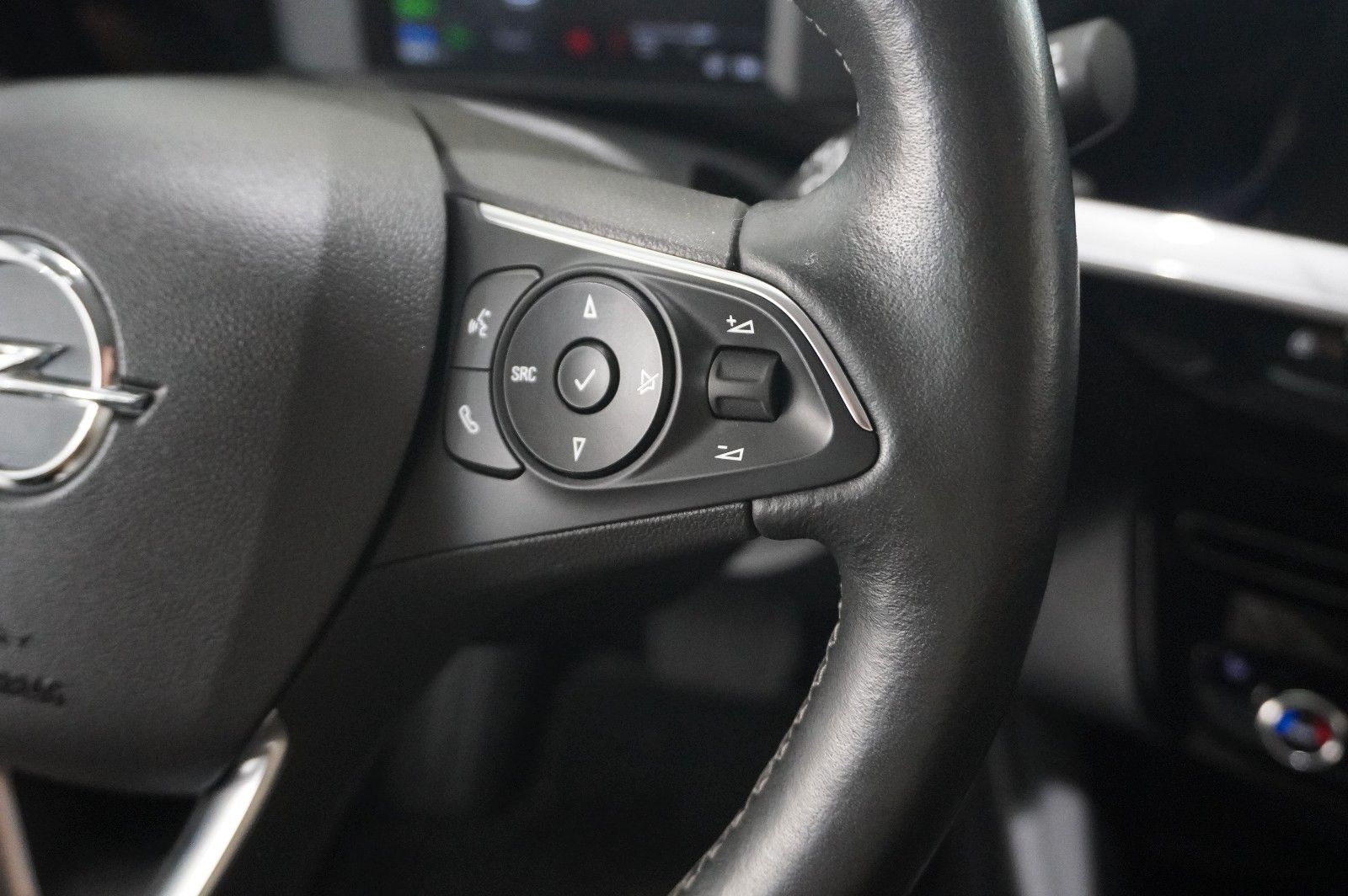 Fahrzeugabbildung Opel Mokka-e EDITION 3-PHASIG NAVI/LED/KAMERA/SH/DAB+
