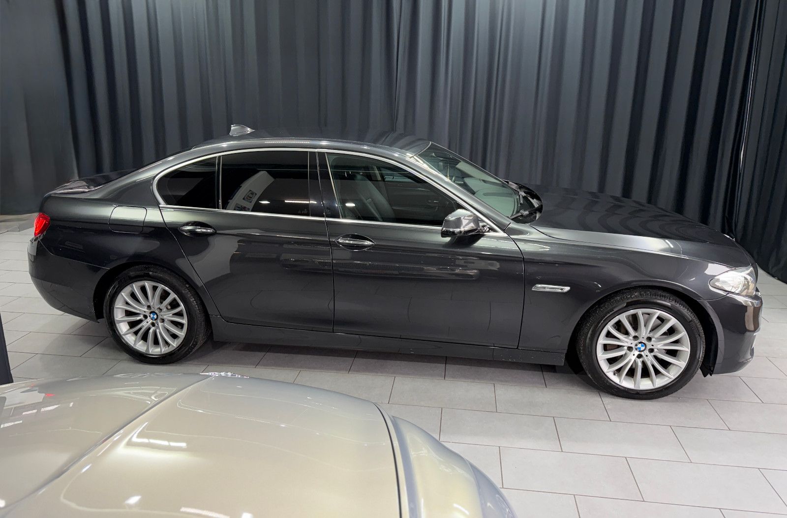 Fahrzeugabbildung BMW 535d Limousine|HuD|HIFI|STANDHZG|NAVI|LEDER