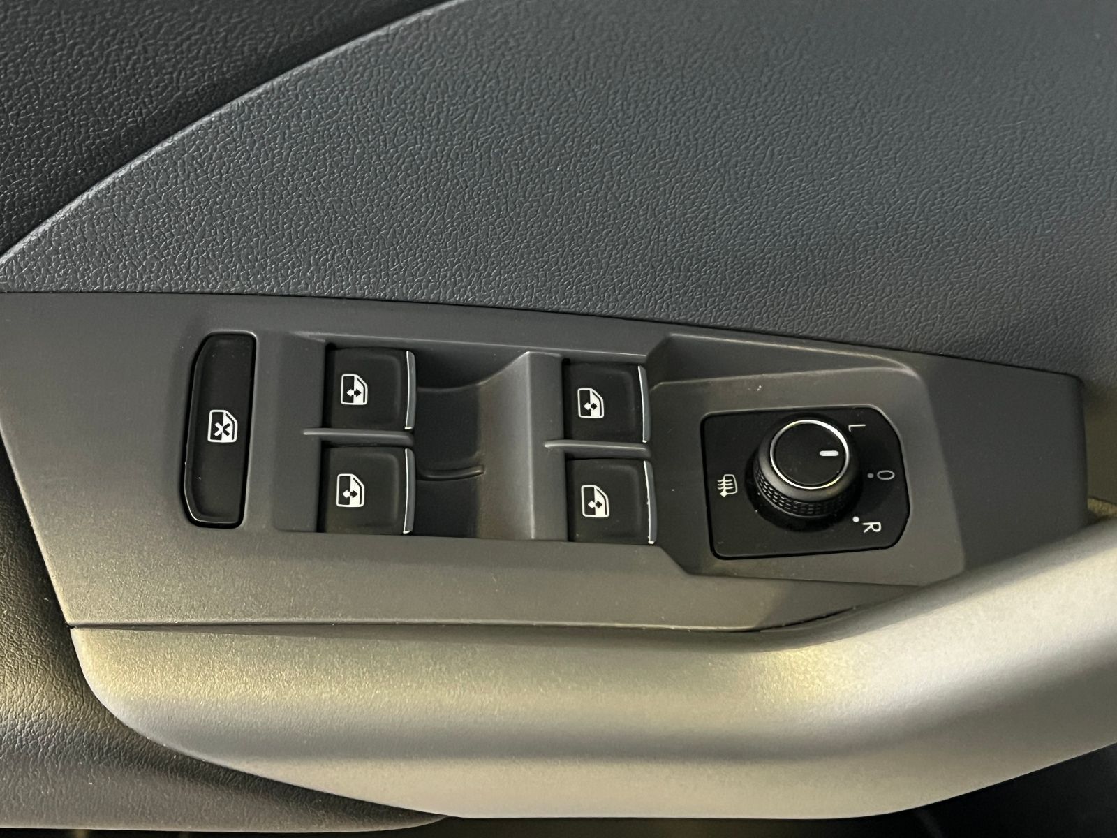 Fahrzeugabbildung Volkswagen T-Cross Style 1.0 TSI *LED, Navi, ACC, Sitzhzg.,