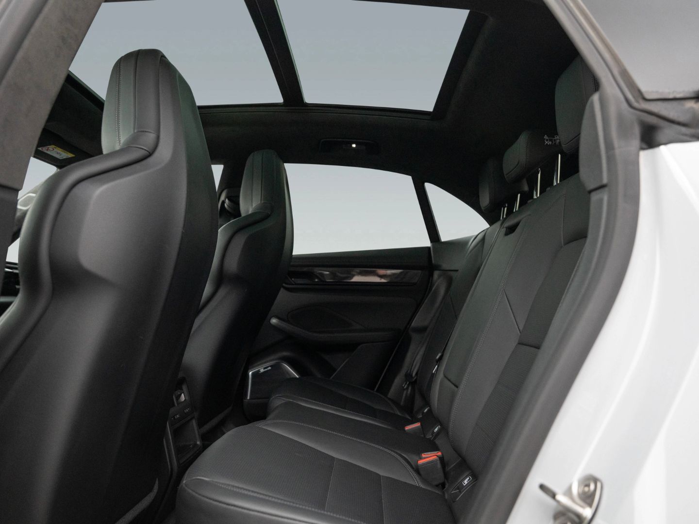 Porsche Macan Electric Turbo Burmester HeadUp InnoDrive foto 16