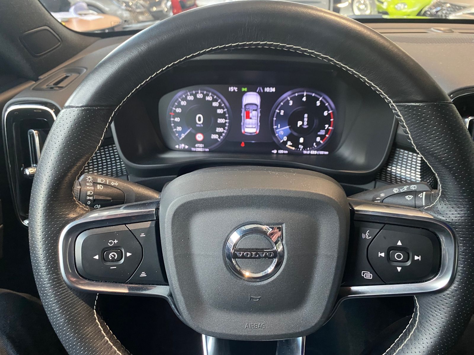 Fahrzeugabbildung Volvo XC40 R Design 2WD AHK LED NAV SHZ ALU