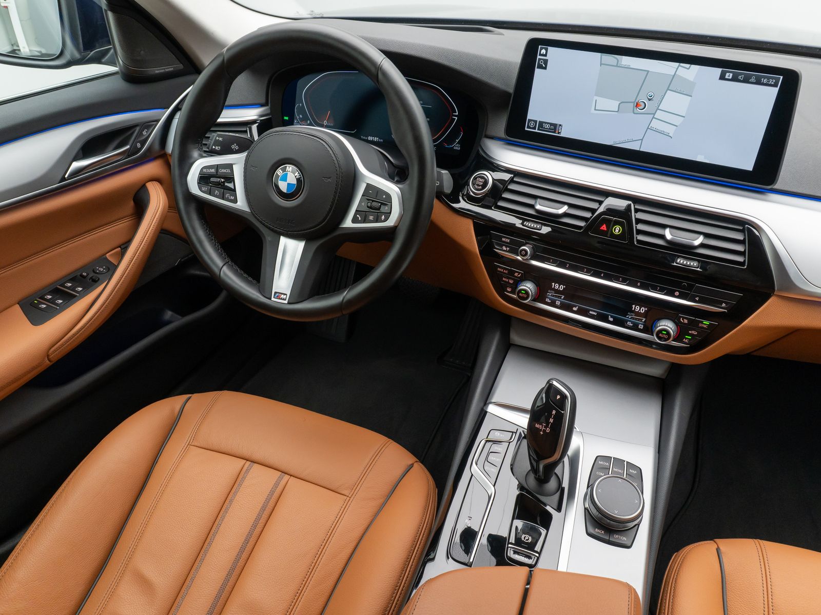 Fahrzeugabbildung BMW 520d xD DAB Kamera HUD Laser H/K Leder Komfort