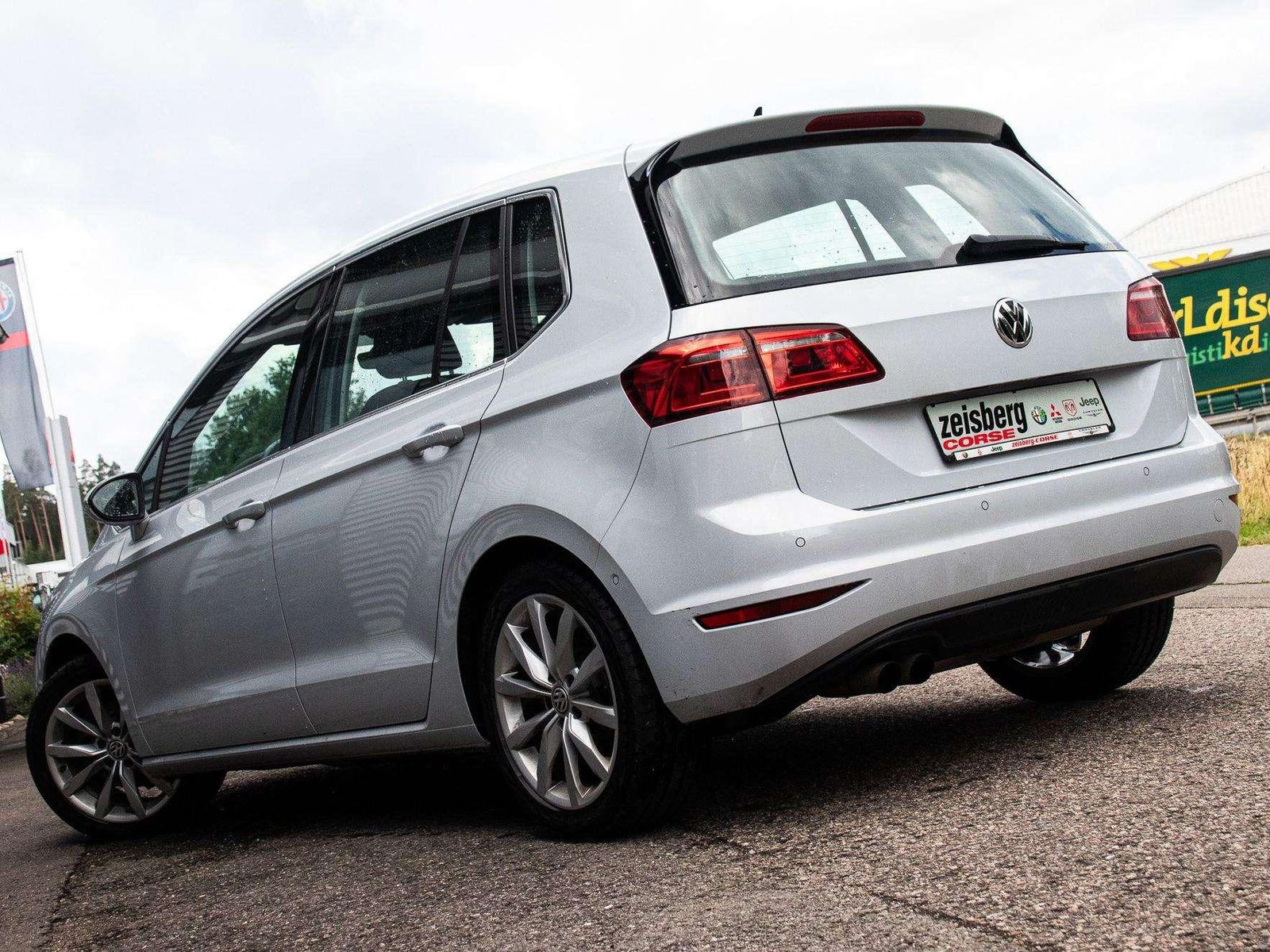 Fahrzeugabbildung Volkswagen Golf Sportsvan Highline 1.4 TSI DSG Navi RFK