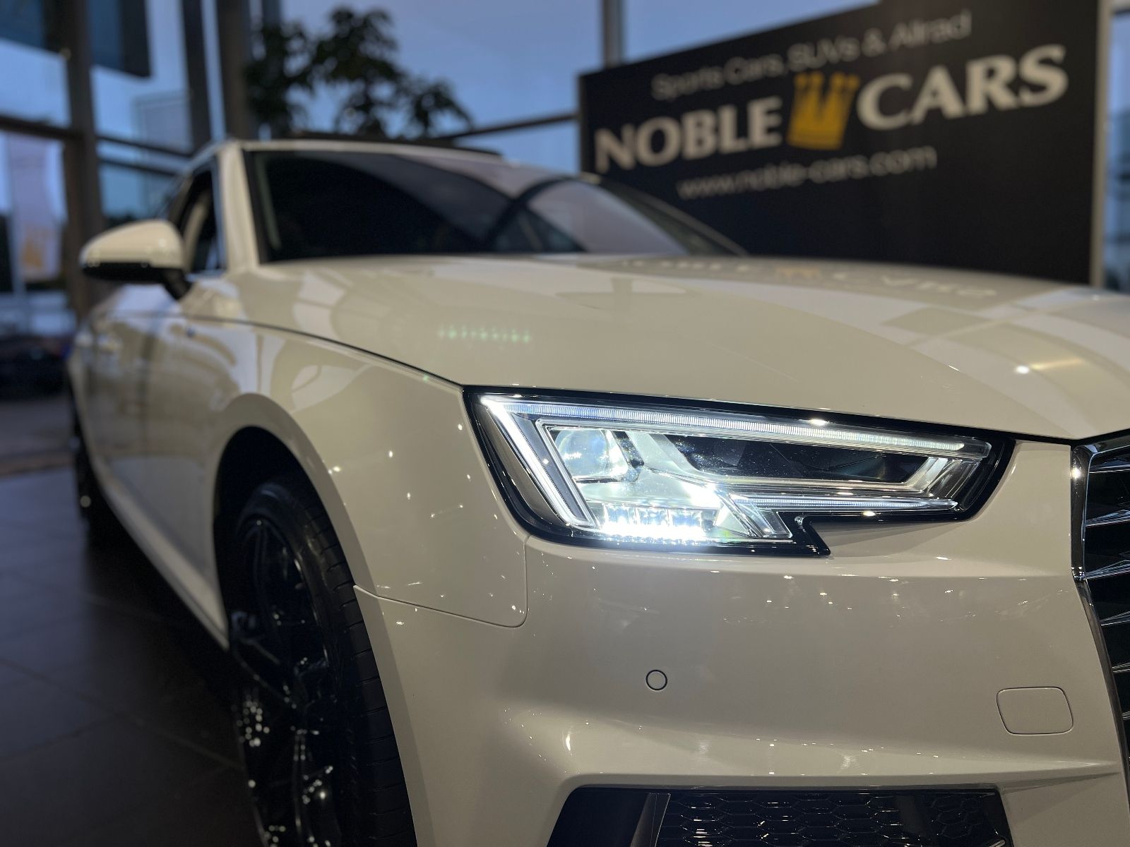 Fahrzeugabbildung Audi A4 Avant 40 TFSI design PANO LED NAV SHZ 19"