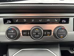 Fahrzeugabbildung Volkswagen T6.1 Multivan 2.0 TDI DSG - LED*APP*3xKlima*PDC!