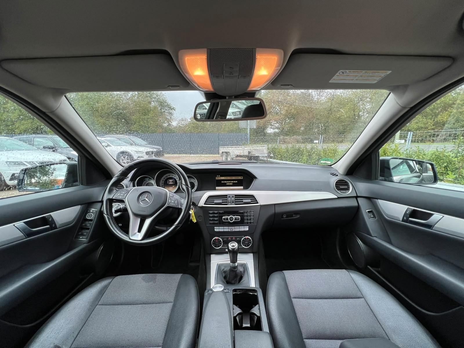 Mercedes-Benz C220 2011 — photo 16