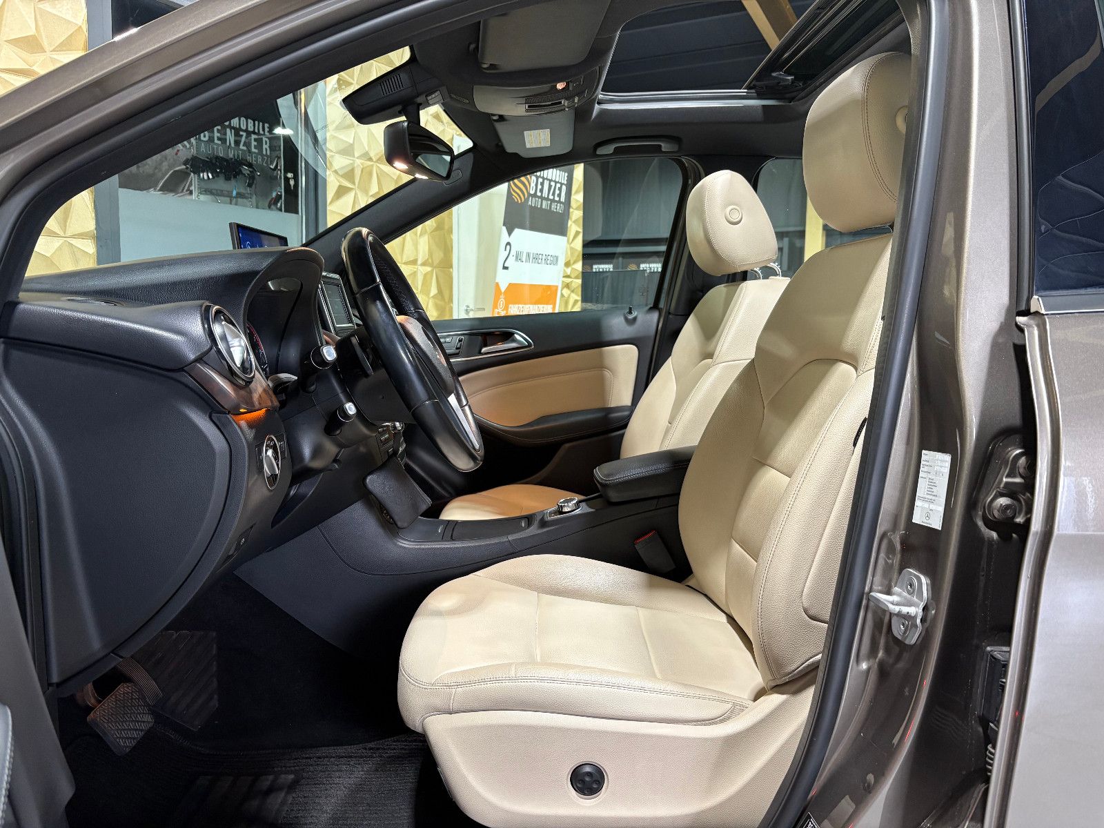 Fahrzeugabbildung Mercedes-Benz B 200/PANO/MEMORY/KLIMA/CAR-PLAY/2.HAND/KAMERA