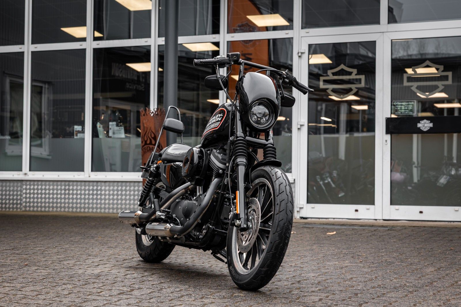 Fahrzeugabbildung Harley-Davidson Sportster XL883R Roadster - MILLER ABGASANLAGE -
