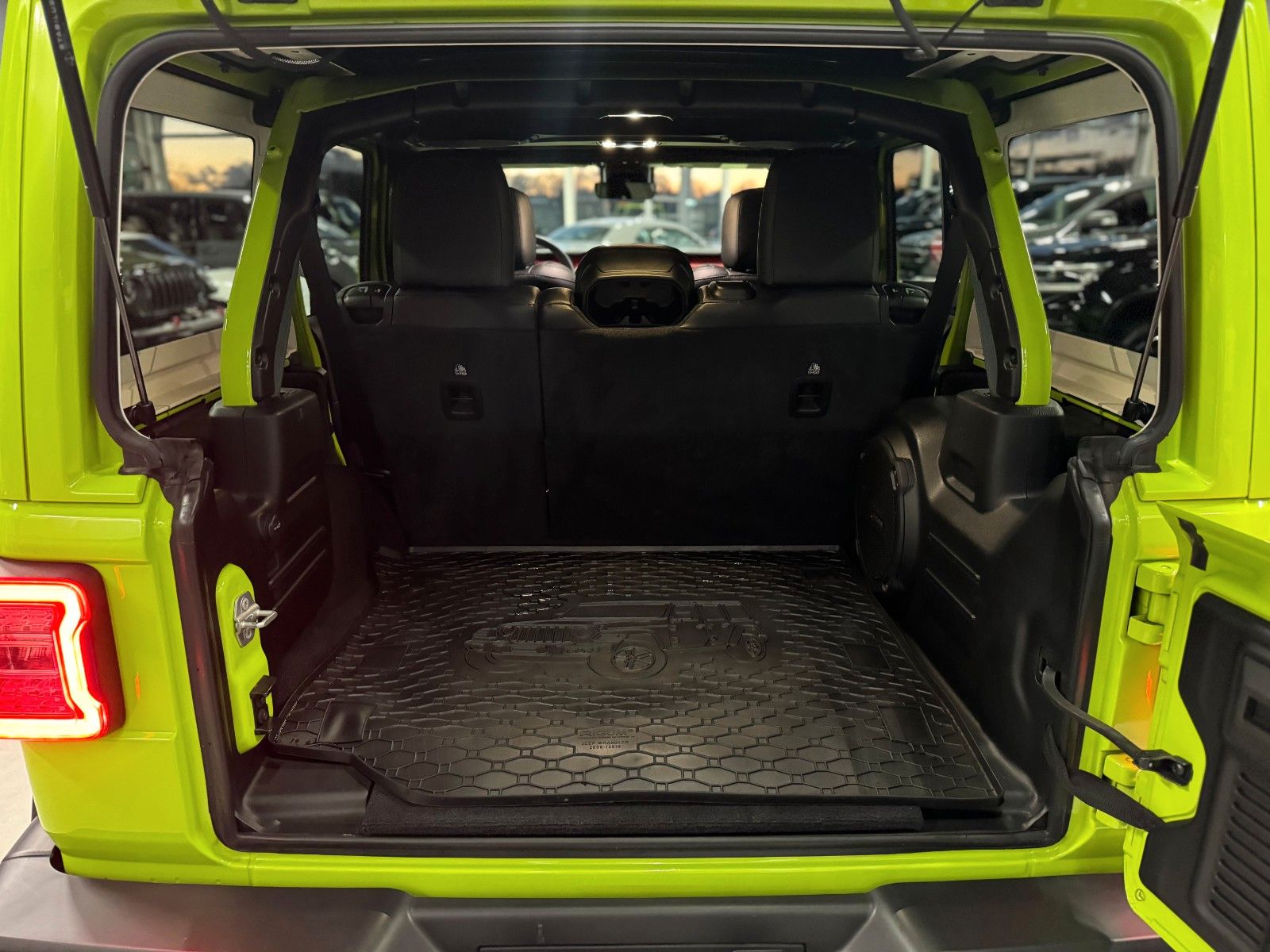 Fahrzeugabbildung Jeep Wrangler Unlimited 2.0 Rubicon "Softtop Sky One"