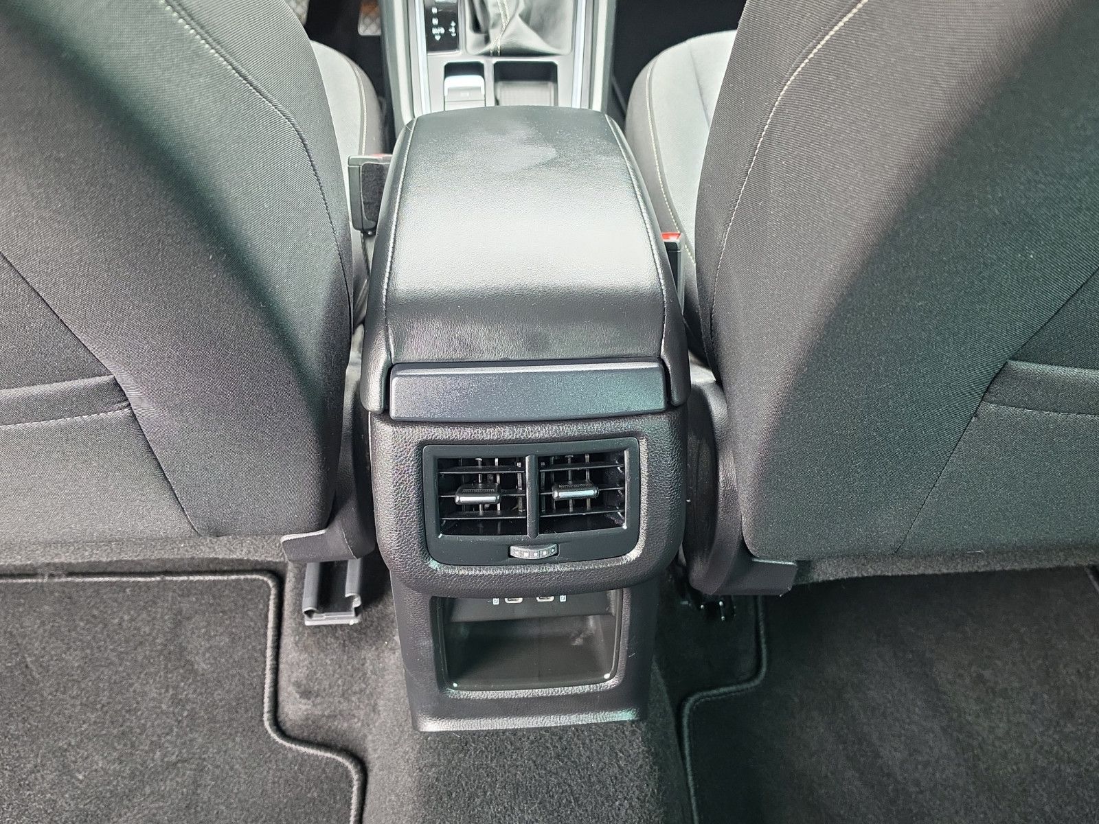 Fahrzeugabbildung SEAT Ateca Style Apple CarPlay LED