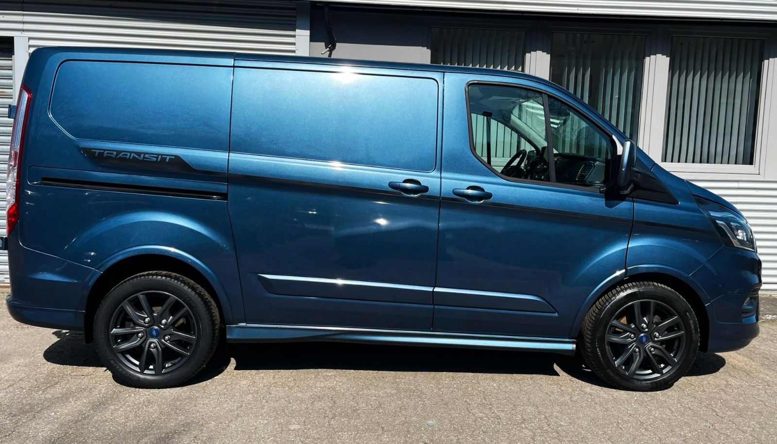 Fahrzeugabbildung Ford Transit Custom 290 SPORT NAVI SITZH AHK tLEDER