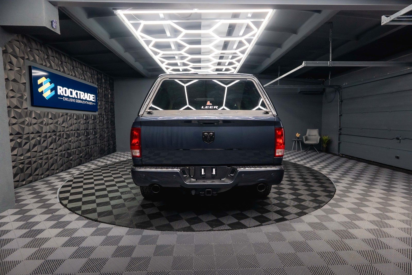 Fahrzeugabbildung Dodge RAM 5.7 V8 HEMI 4x4 Offroad Night  LONGBED*LPG*