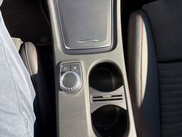 Fahrzeugabbildung Mercedes-Benz CLA 200 Shooting Brake AMG Navi PDC SHZ LED uvm