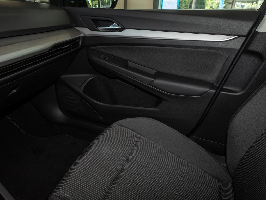 Volkswagen Golf VIII 1.5 l 116 PS 6-Gang **LICHT/KOMFORT**, миниатюра 20