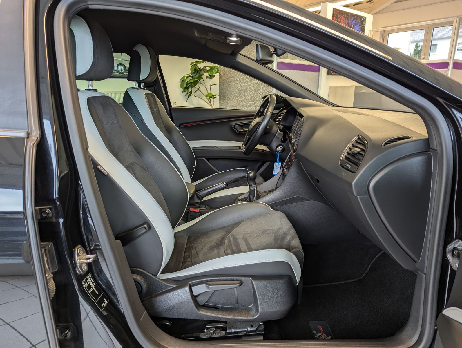 SEAT Leon Cupra 280 Service-Bremsen-Reifen-Neu LED - Image 14