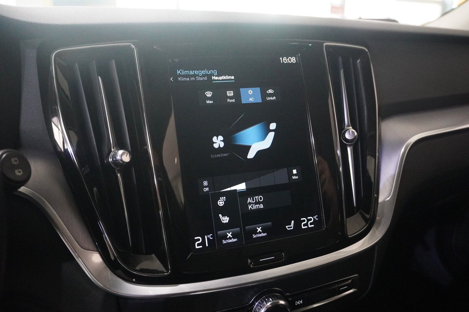 Fahrzeugabbildung Volvo V60 Kombi B4 MOMENTUM PRO NAVI/LED/KAMERA/VIRT.