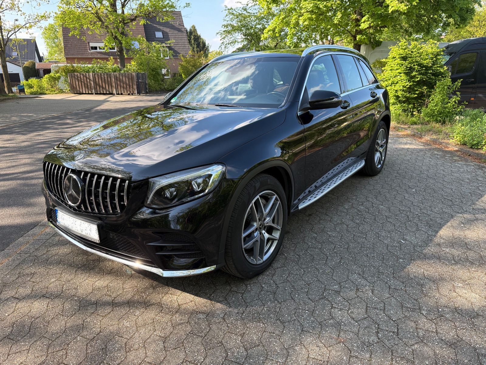 MERCEDES-BENZ GLC 350d 4M*AMG Line*Distr*Leder*AHK*Spurh*Alu19