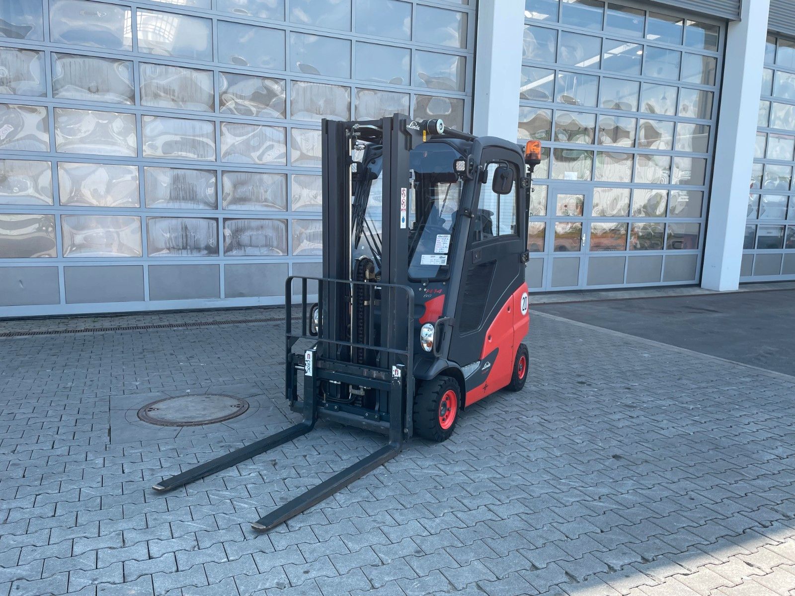 Fahrzeugabbildung Linde H14D-01 / HH 4,6m / 1.453h / Diesel / SS / Waage
