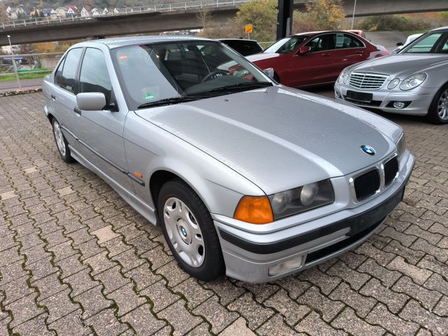 BMW 318i E36 Limousine 1.Hand 86794km SHZ Klima