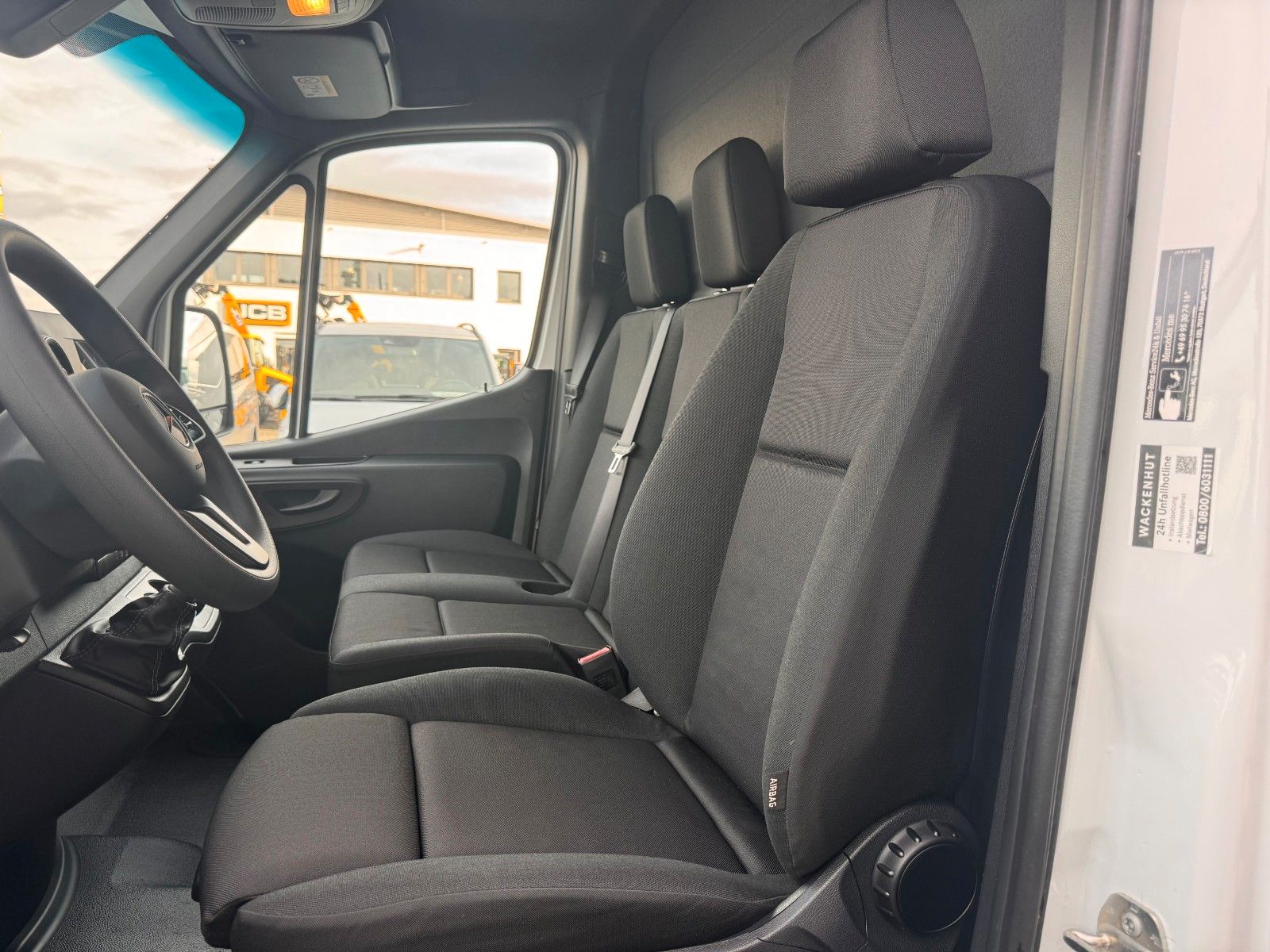 Fahrzeugabbildung Mercedes-Benz Sprinter 315 CDI Möbelkoffer Treppe Windabweiser