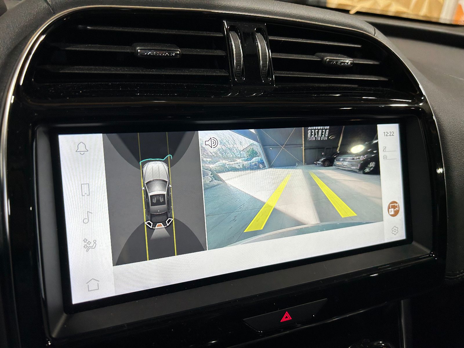 Fahrzeugabbildung Jaguar XE S/APPLE/KAMERA/SHZ/KLIMA/1.HAND