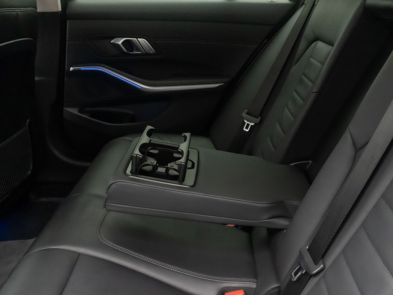 Fahrzeugabbildung BMW 320d xD Sport Line ACC Laser HUD DAB Alarm Leder