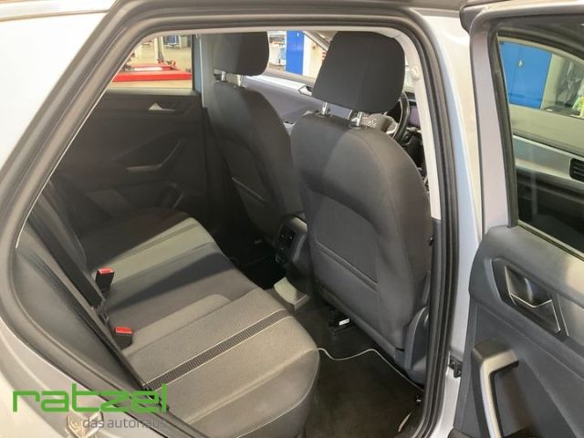 Fahrzeugabbildung Volkswagen T-Roc 1.5 TSI DSG Life LED ACC App Connect Digit