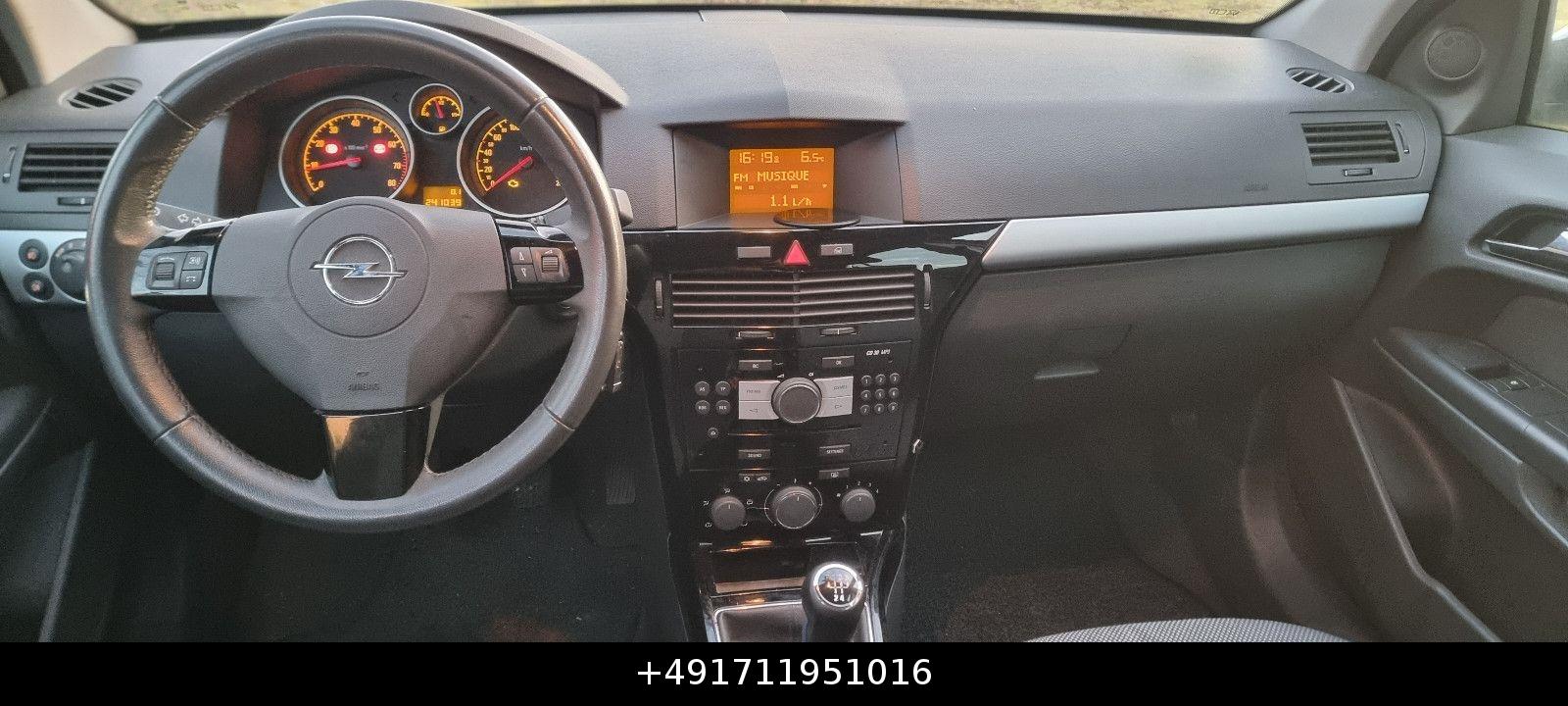 Opel Astra 2010 — photo 8