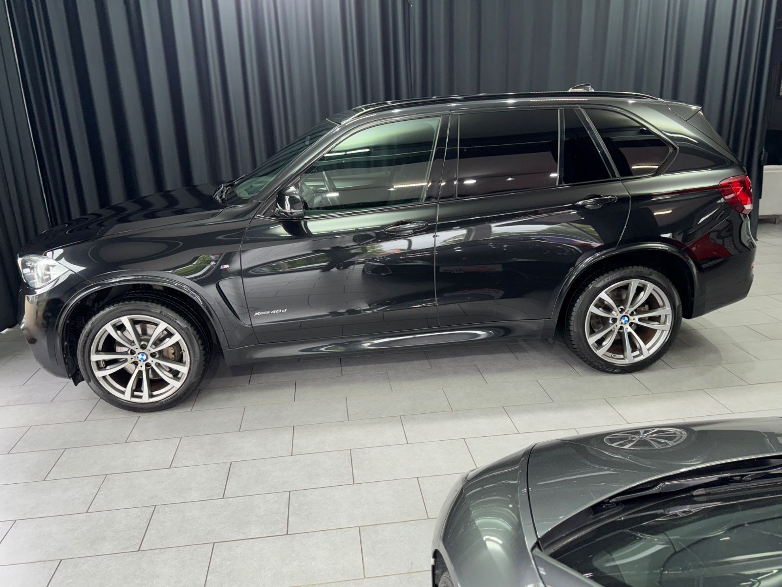 Fahrzeugabbildung BMW X5 40d xDrive|M-SPORT|PANO|7-SITZER|SOFT-CLOSE|