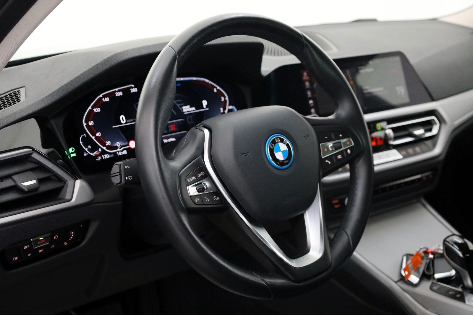 Fahrzeugabbildung BMW 320e Touring Advantage Leder,Navi,LED,Kamera,AHK