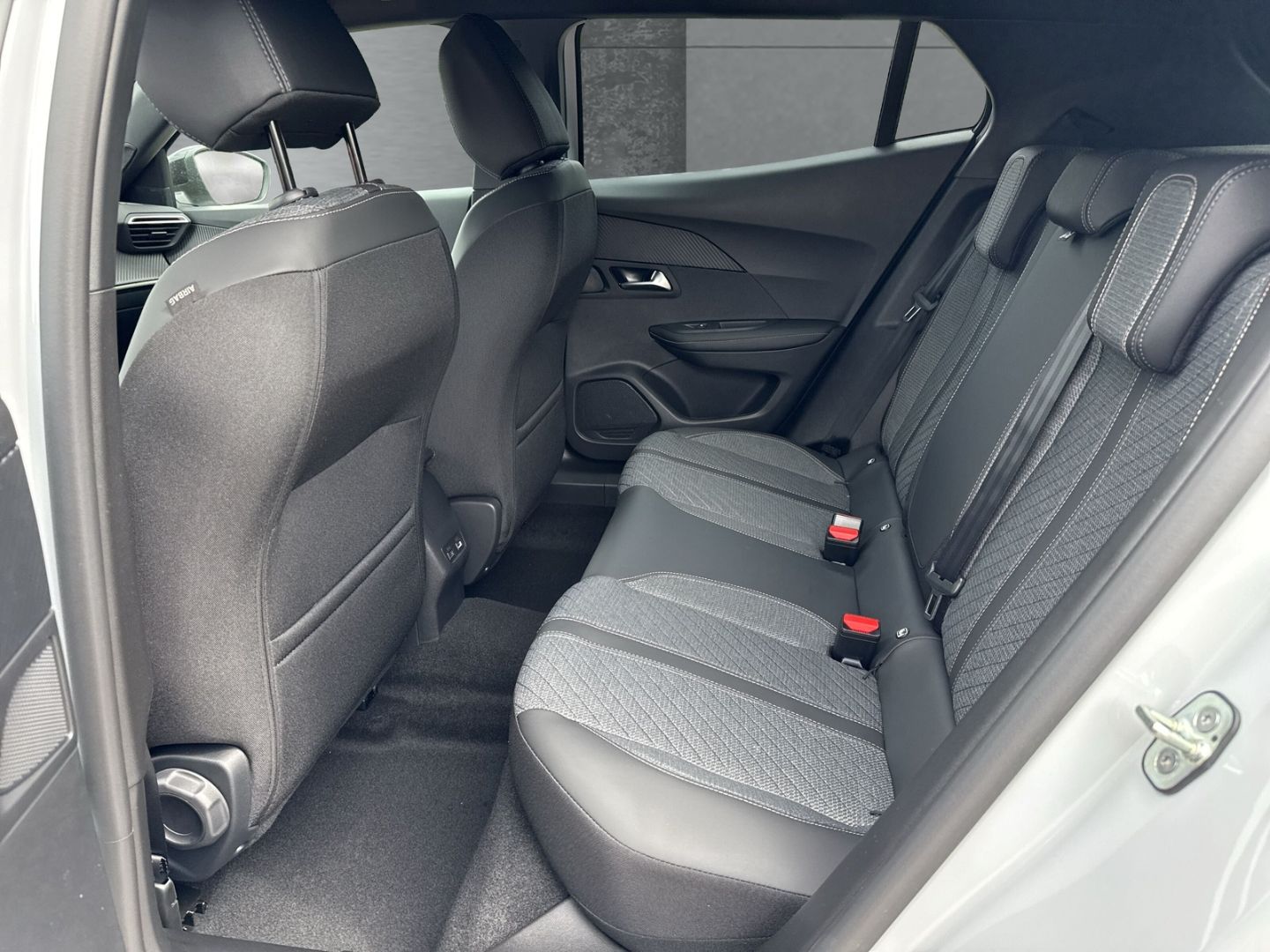 Peugeot 2008 - Bild 9